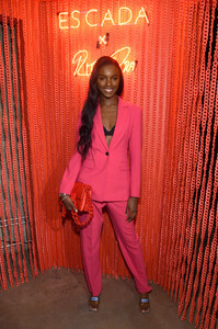 Leomie+Anderson+Launch+ESCADA+Heartbag+Rita+6VboYeG5ovnx.jpg