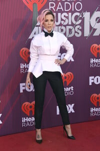 Halsey+2019+iHeartRadio+Music+Awards+Arrivals+lTfpG6CGrHqx.jpg