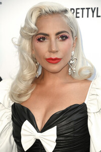 Lady+Gaga+Daily+Front+Row+5th+Annual+Fashion+SYQXGo9QUmkx.jpg