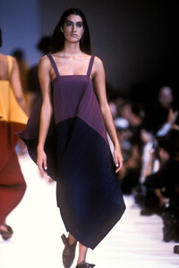 1779627694_IsseyMiyake1990WomenRTW74.thumb.jpg.7506a8b204982a5a16f1d02a0a9e15a3.jpg