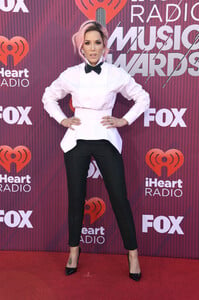 Halsey+2019+iHeartRadio+Music+Awards+Arrivals+Dw7Q3lXfQ1_x.jpg