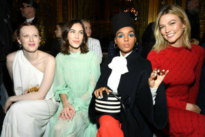 Alexa+Chung+Stella+McCartney+Front+Row+Paris+qxOt7VeB-zWx.jpg