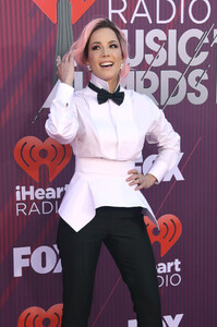 Halsey+2019+iHeartRadio+Music+Awards+Arrivals+gqERA9mn2NUx.jpg