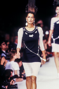 924413290_KarlLagerfeld1994WomenRTW33.thumb.jpg.b9db911ab1592f0561516b87992100c0.jpg