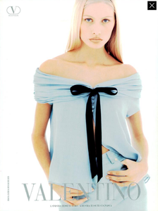 Demarchelier_Valentino_Spring_Summer_1996_04.thumb.png.afeb2c7b49d5eebf8ff1fab3556fb152.png