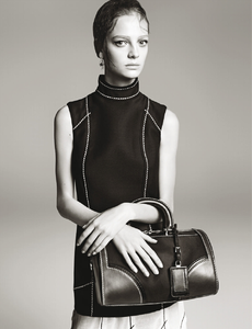 Meisel_Prada_Spring_Summer_2015_03.thumb.png.5e02aeab64bd8105e6a12c523393a103.png