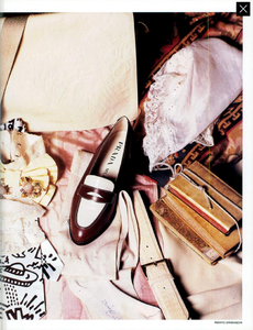 Prada_Spring_Summer_1985_04.thumb.png.c1d843963c0281e8ad89d84b57934e8c.png