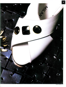 Prada_Spring_Summer_1985_06.thumb.png.7b624396a58f13c05b956fa7c9b38bce.png