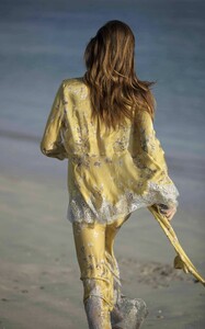 ROSAMOSARIO_Bedouine-Romance_Omani-Beauties_Jacket_Yellow_03.thumb.jpg.f81c98d8283026b9d1ec3df173a21c8e.jpg