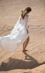 ROSAMOSARIO_Bedouine-Romance_Shebari-the-young-bride-from-golden-dune_Robe-White_02.thumb.jpg.8f6a36f5dfd2d9590d46ef0fc739b077.jpg