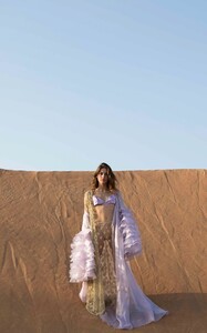 ROSAMOSARIO_Bedouine-Romance_The-Girl-From-The-Al-Wadi-Desert_Robe-Lilla_04.thumb.jpg.98549dad01be3af452f1d48c999111ba.jpg