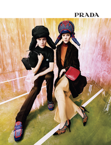 Vanderperre_Prada_Resort_2019_02.thumb.png.77f671666341496db9aeb502268afe14.png