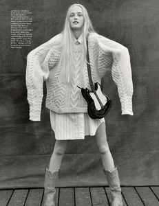 Weber_Vogue_UK_October_2013_04.thumb.png.e3d4ff08d331691d462a7bebb8f46a0e.png