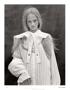 Weber_Vogue_UK_October_2013_07.thumb.png.6701fa6f8c107f012f9bfbeaa8607eae.png