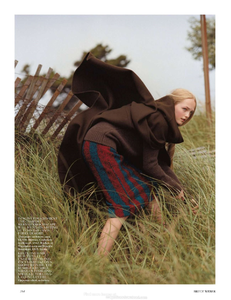 Weber_Vogue_UK_October_2013_11.thumb.png.716b8dde4cb5e0983607d63ecc349469.png