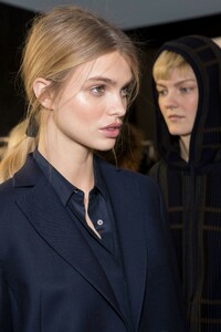 backstage-defile-akris-automne-hiver-2019-2020-paris-coulisses-94.thumb.jpg.a388566d6fdd71bb61115d08f9cb4f3f.jpg