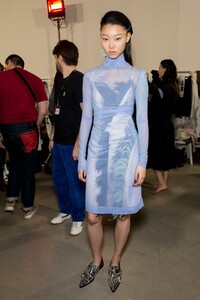 backstage-defile-cedric-charlier-automne-hiver-2019-2020-paris-coulisses-61.thumb.jpg.a344fced4a331117b6065cc439d8781e.jpg