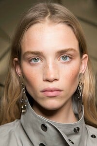 backstage-defile-isabel-marant-automne-hiver-2019-2020-paris-coulisses-127.thumb.jpg.ceea65d75b65962643ae11b9a28de243.jpg