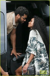 ciara-russell-wilson-pda-ahead-of-rio-helicopter-tour-02.jpg