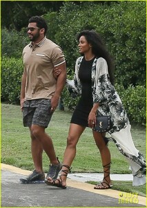 ciara-russell-wilson-pda-ahead-of-rio-helicopter-tour-12.jpg