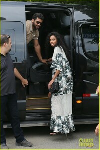 ciara-russell-wilson-pda-ahead-of-rio-helicopter-tour-17.jpg