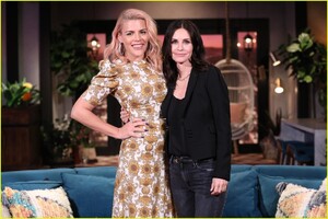 courteney-cox-on-busy-tonight-05.JPG