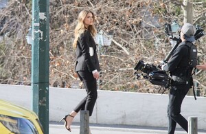 doutzen-kroes-filming-a-l-oreal-commercial-in-athens-5.thumb.jpg.7e47c05a66432cd2e013db909c68f5bb.jpg