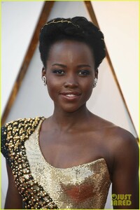 lupita-nyongo-danai-gurira-shine-on-red-carpet-at-oscars-2018-08.jpg