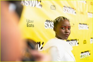 lupita-nyongo-elisabeth-moss-us-premiere-sxsw-19.jpg