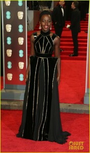 lupita-nyongo-letitia-wright-baftas-2018-01.jpg