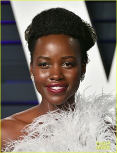 lupita-nyongo-vanity-fair-oscars-party-08.jpg