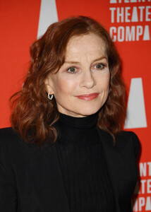 Isabelle+Huppert+Atlantic+Theater+Company+AgY8P2cZVaol.jpg