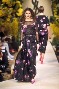 1121803515_YvesSaintLaurent2000HauteCouture105.thumb.jpg.a82172c22de8239f0f39f0b83239bc13.jpg