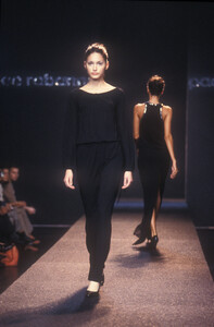 1437830381_PacoRabanne1998WomenRTW71.thumb.jpg.e8140d9ca07c465caab642f979eb92f3.jpg