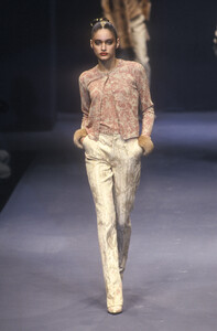 1475515706_Blumarine1997WomenRTW32.thumb.jpg.44dbc0064121d7855d416cce1277a50e.jpg