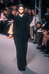 1588551496_Balenciaga1998WomenRTW85.thumb.jpg.84516d43182f29875447339d6a961a58.jpg