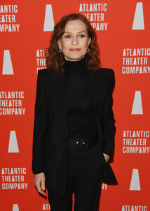 Isabelle+Huppert+Atlantic+Theater+Company+YxC5bUKR4JJl.jpg