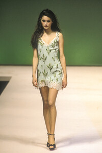 1873988915_Blumarine1998WomenRTW125.thumb.jpg.94786657ea644c7ad1a0f743edd5c9b6.jpg