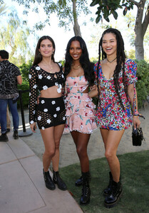 Shanina+Shaik+REVOLVEfestival+Day+1+ImiZE3tzw5Vl.jpg