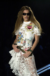 239065400_ChristianDior2001HauteCouture40.thumb.jpg.00d10a85226cb64a6ed92c564c196a4e.jpg