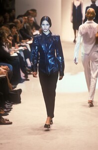 424258209_Fendi1998WomenRTW10.thumb.jpg.d2582d17ad404fb2d30ddc3f241d8a6a.jpg