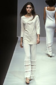 617797707_PacoRabanne1997WomenRTW50.thumb.jpg.7d62acd4b8cb63eb364107df1ce13373.jpg