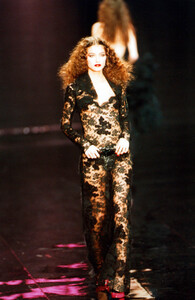 887211506_SoniaRykiel2000WomenRTW40.thumb.jpg.ac0de4868f3e8f346d3e7b50f9b43a07.jpg