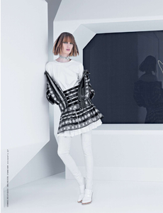 Lagerfeld_Chanel_Fall_Winter_13_14_03.thumb.png.bc3aeec8344076952d6012530cfbe863.png