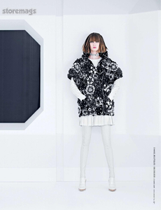 Lagerfeld_Chanel_Fall_Winter_13_14_06.thumb.png.3c0899bc291649f60f901a7ca0d5f302.png