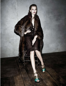 Meisel_Prada_Fall_Winter_13_14_01.thumb.png.c9e72013f33119a652d8efffa229ef49.png