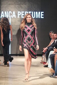 ana-beatriz-barros-perfume-spear-parade-in-sao-paulo-04-03-2019-6.jpg