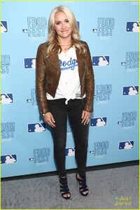 ashley-benson-sydney-park-more-mlb-fanfest-06.jpg