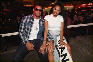 ciara-husband-russell-wilson-cheers-her-on-vegas-05.JPG