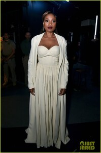 jennifer-hudson-performs-memory-from-cats-at-cinemacon-03.jpg